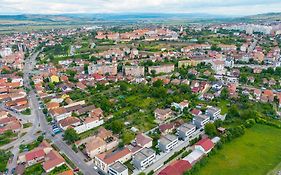 Casa cu Nuc